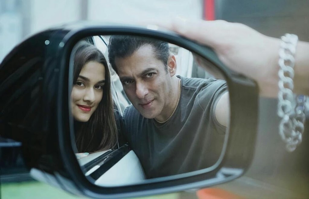 Saiee Manjrekar and Salman Khan